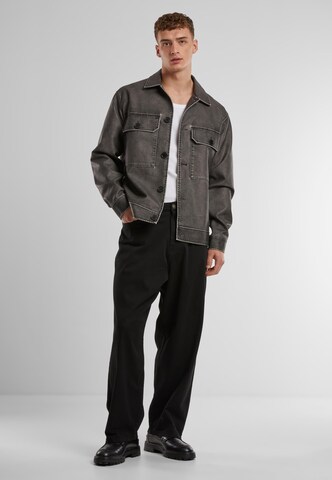 Urban Classics Regular Tapered Twill Baggy Pants ' ' in Schwarz