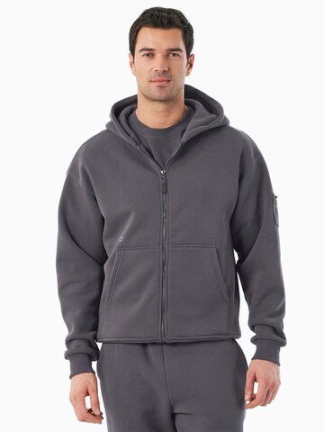 Organication Sweatjacke in Grau