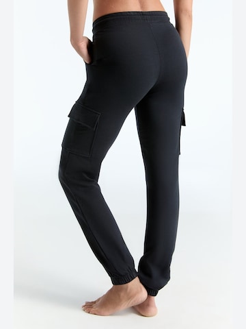 True North Tapered Pants 'Cargohose' in Black