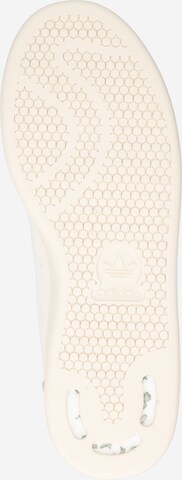 ADIDAS ORIGINALS Matalavartiset tennarit 'Stan Smith Parley' värissä valkoinen