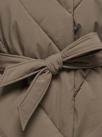JDY - Chaqueta de invierno en marrón