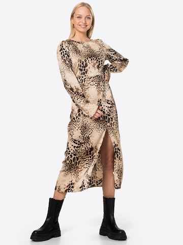 Robe Missguided en marron : devant