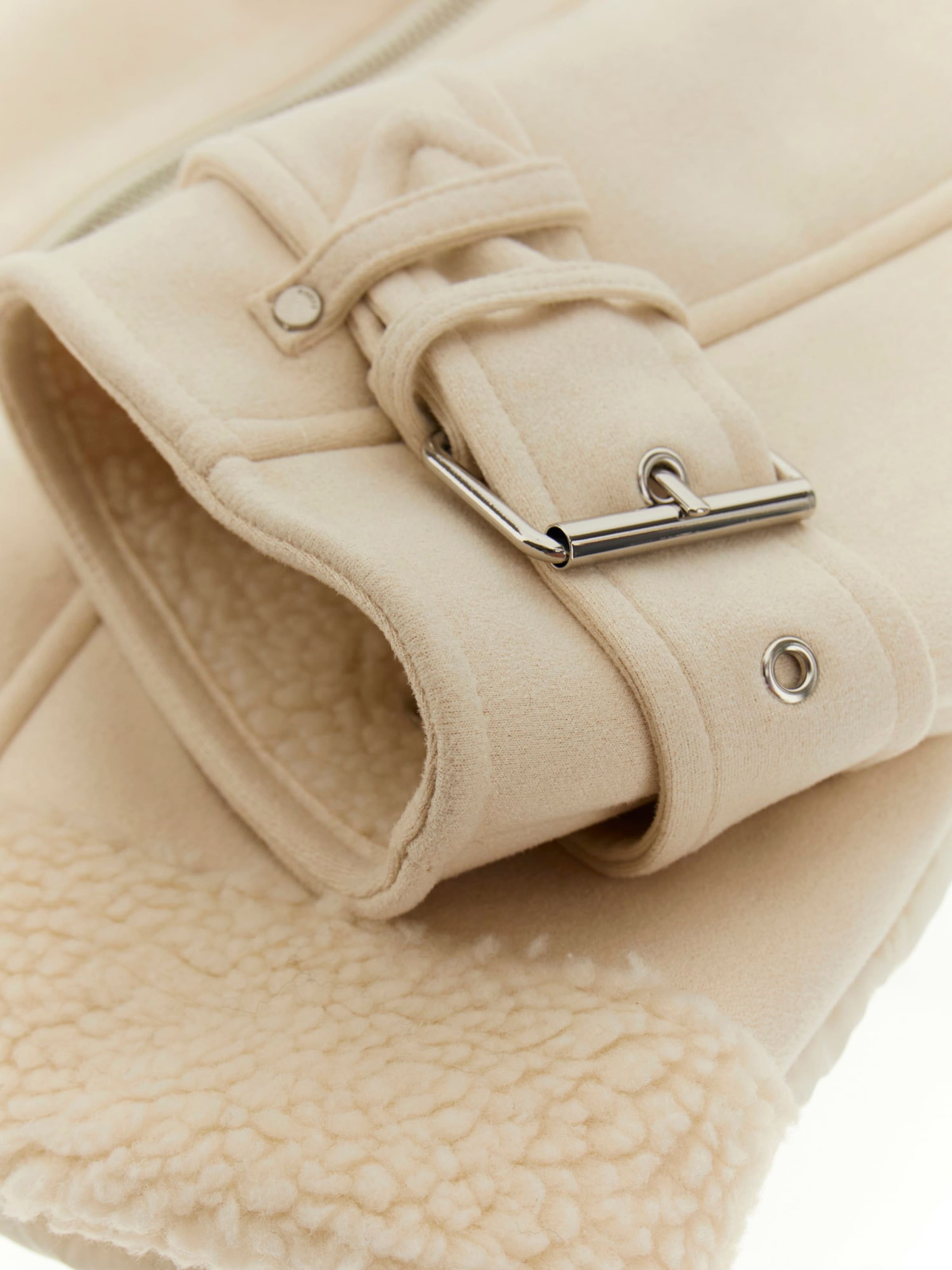 GUESS Χειμερινό μπουφάν 'MARISTELLA' σε λευκό