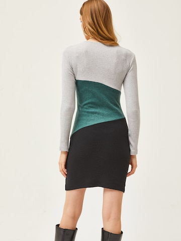 olalook Pletené šaty - Sivá