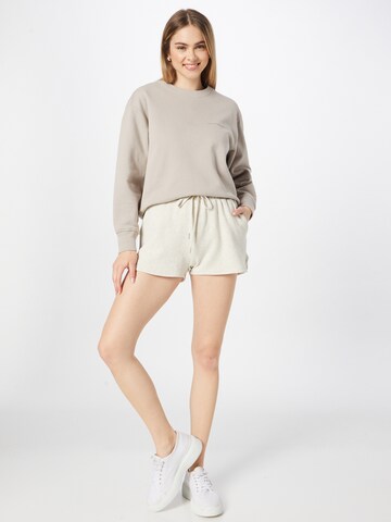 Designers Remix Regular Shorts in Grau