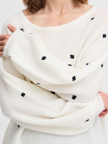 Pull-over 'OTIKI' b.young en blanc