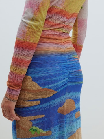 EDITED שמלות 'Romia' בצבעים מעורבים