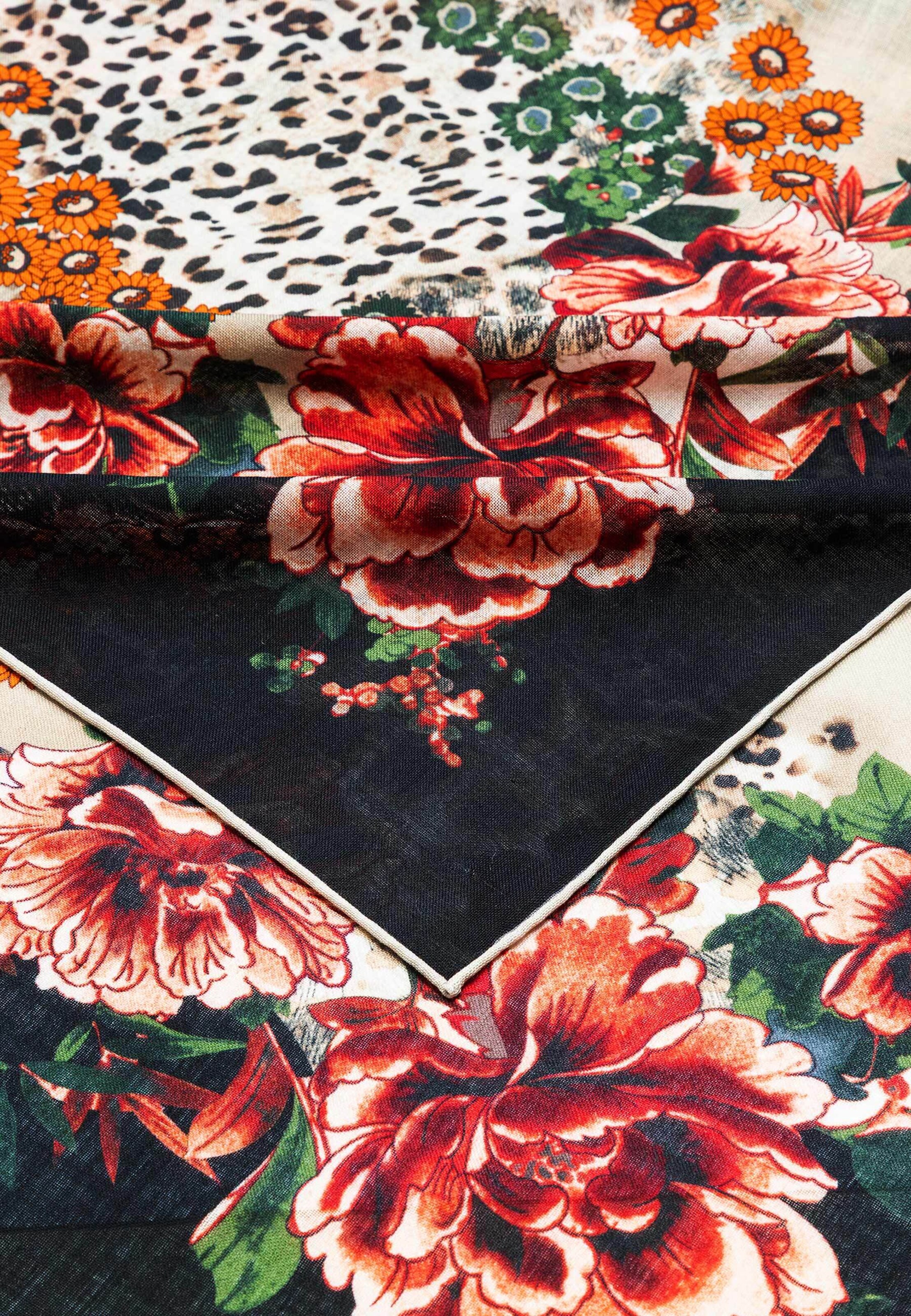 Roeckl Doek 'BLOOMING WILDERNESS WILDERNESS' in Beige