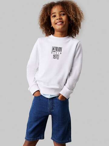 Calvin Klein Jeans Sweatshirt in White: front