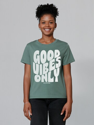 Watapparel Shirt 'Good vibes only' in Grün: Vorderseite