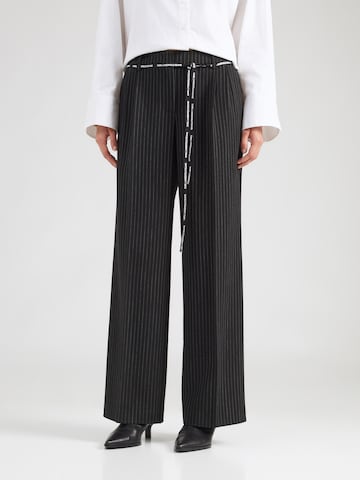 Regular Pantaloni cutați de la KARL LAGERFELD JEANS pe negru: față