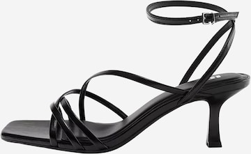 Pull&Bear Remmisandaalit värissä musta: etupuoli