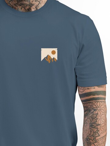 Neverless Shirt 'Mointain Badge' in Blau