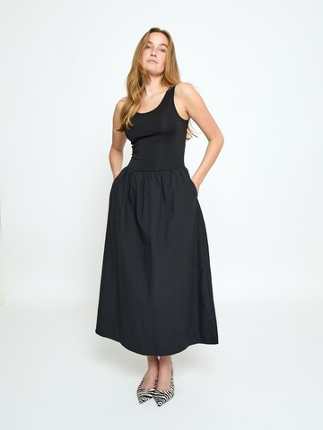 minus - Vestido 'MSMari Midi' en negro: frente