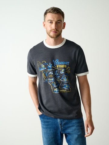 T-Shirt Next en noir : devant