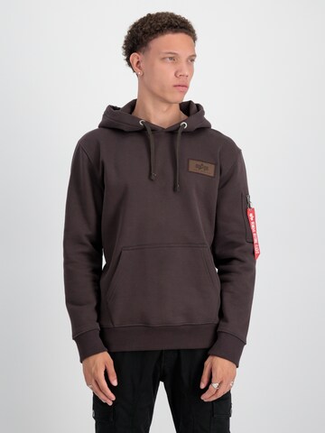 ALPHA INDUSTRIES Sweatshirt in Bruin: voorkant