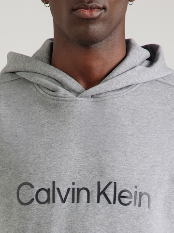 Felpa di Calvin Klein in grigio