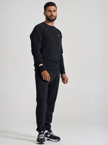 Funky Buddha Tapered Byxa i svart