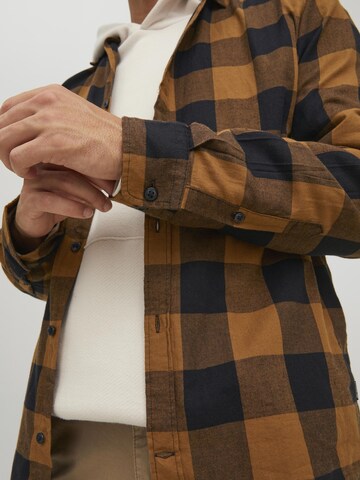 JACK & JONES - Ajuste regular Camisa 'JJEGingham' en marrón