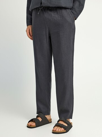 Funky Buddha Loosefit Housut värissä harmaa