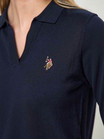 Top ' UWLilwan ' de la U.S. POLO ASSN. pe albastru