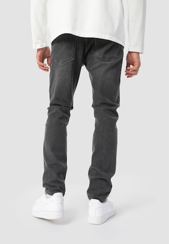 Regular Jean 'Dave' Elias Rumelis en gris