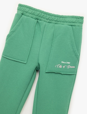Koton Tapered Broek in Groen