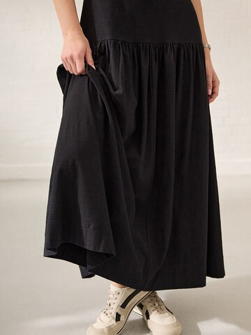 Robe Next en noir