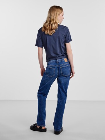 regular Jeans 'KESIA' di PIECES in blu