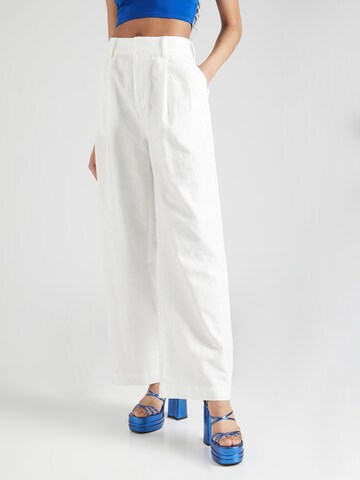 GAP Wide leg Pleat-Front Pants in White: front