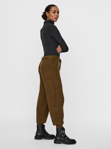 VERO MODA Tapered Hose 'Lefile' in Grün