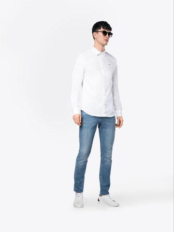 Tommy Jeans Přiléhavý střih Košile – bílá