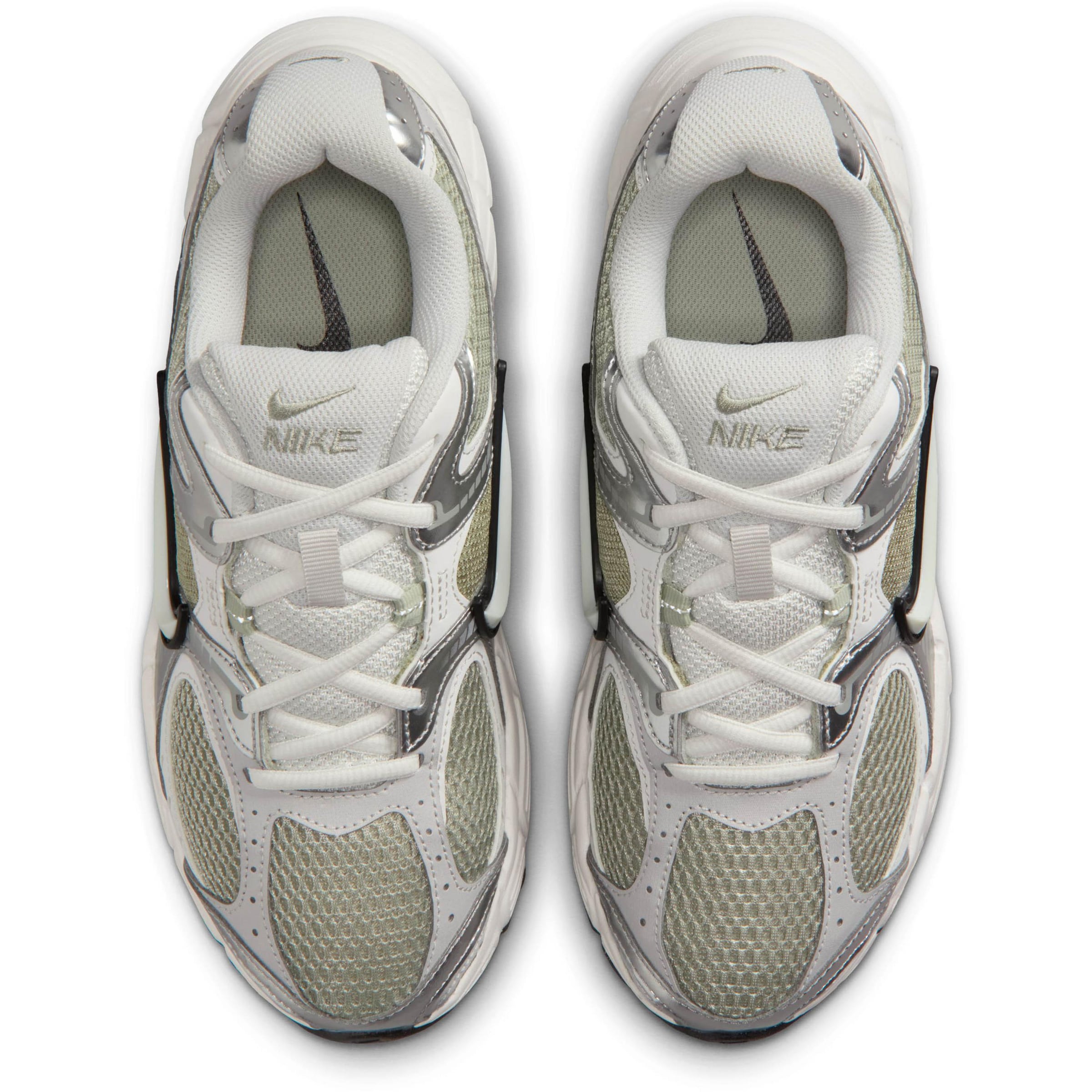 NIKE Sneaker 'V5 RNR' in Silber