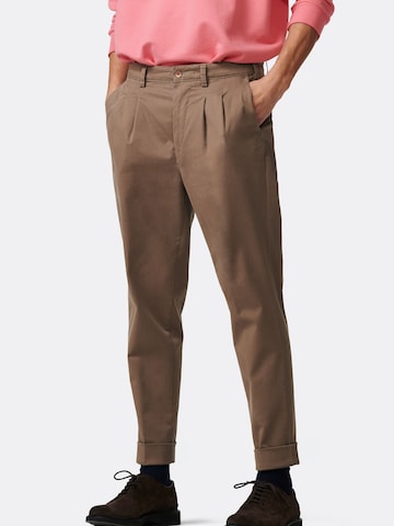 MMXGERMANY Tapered Chino Pants in Brown: front