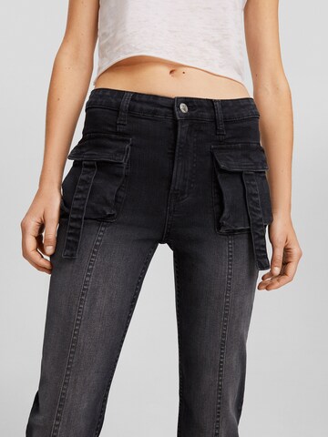 Bershka Flared Cargojeans i sort