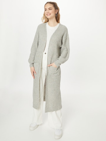 Cappotto in maglia 'JAC JOSSA' di In The Style in grigio: frontale