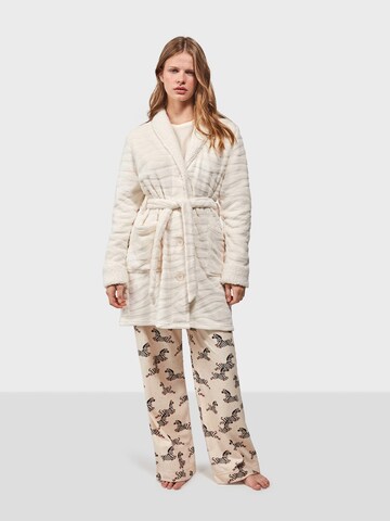 Gisela Dressing Gown in White: front