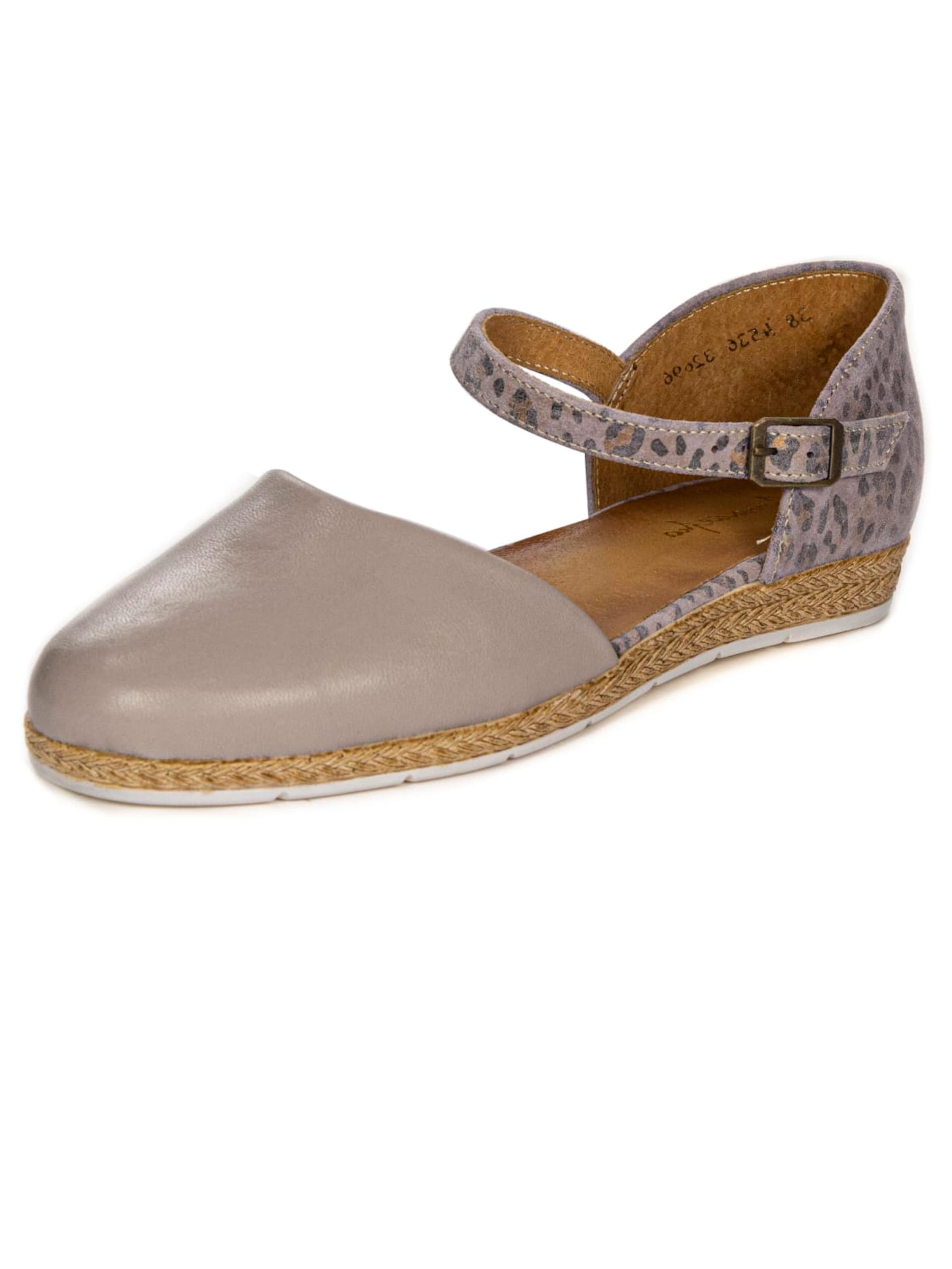 Maciejka Sandals in Yellow: front