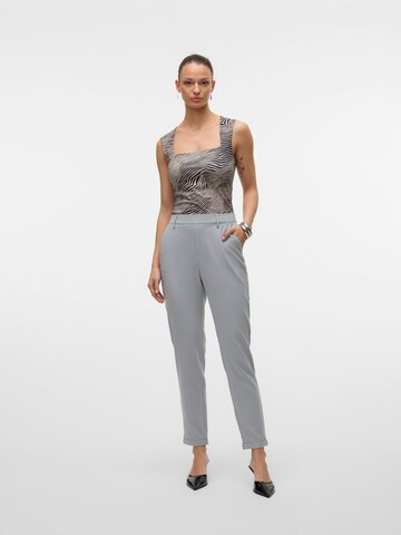 Slimfit Pantaloni di VERO MODA in grigio