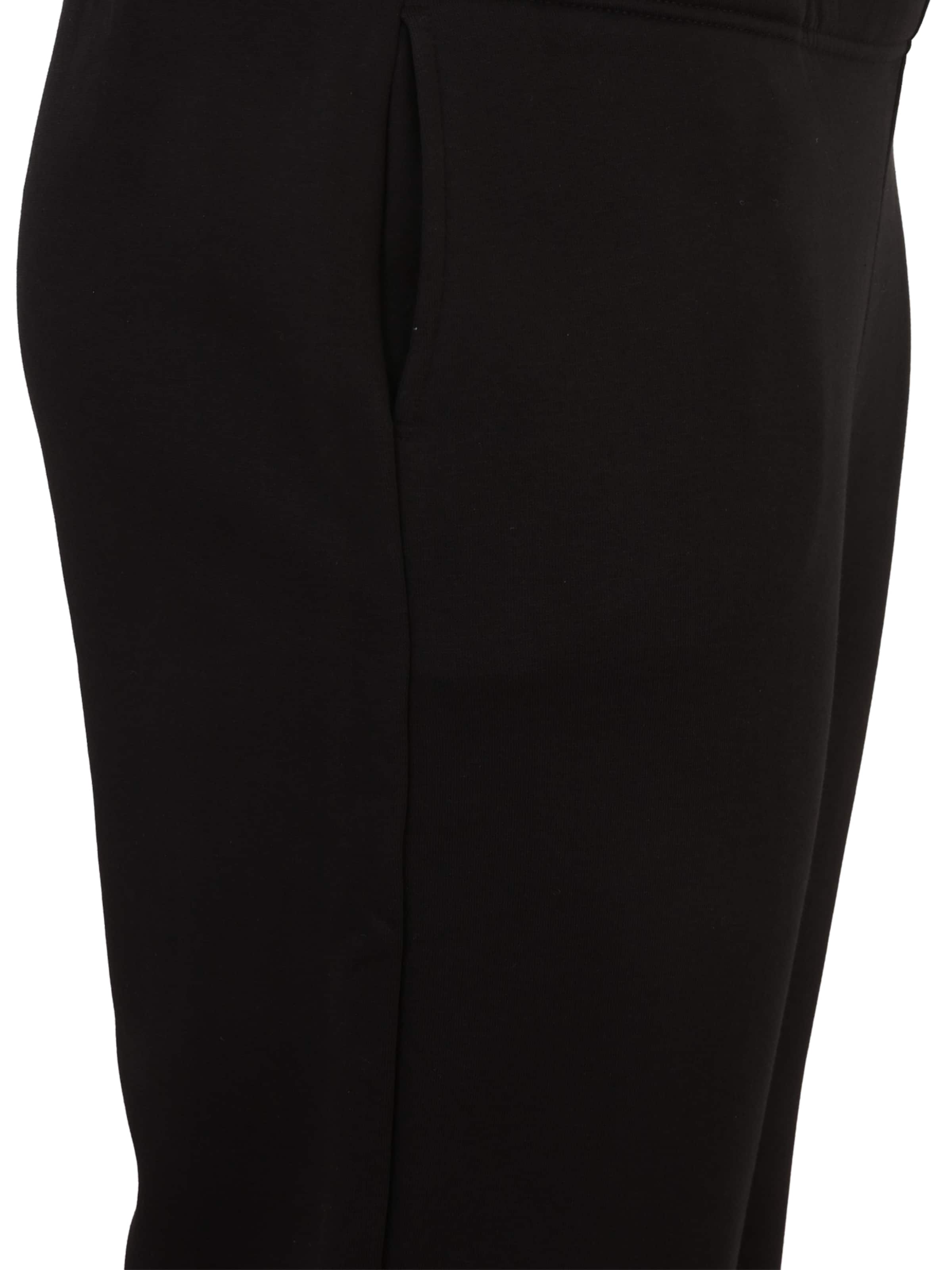 Tapered Pantaloni di Gina Tricot in nero
