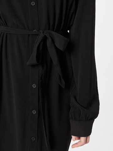 Robe-chemise minimum en noir