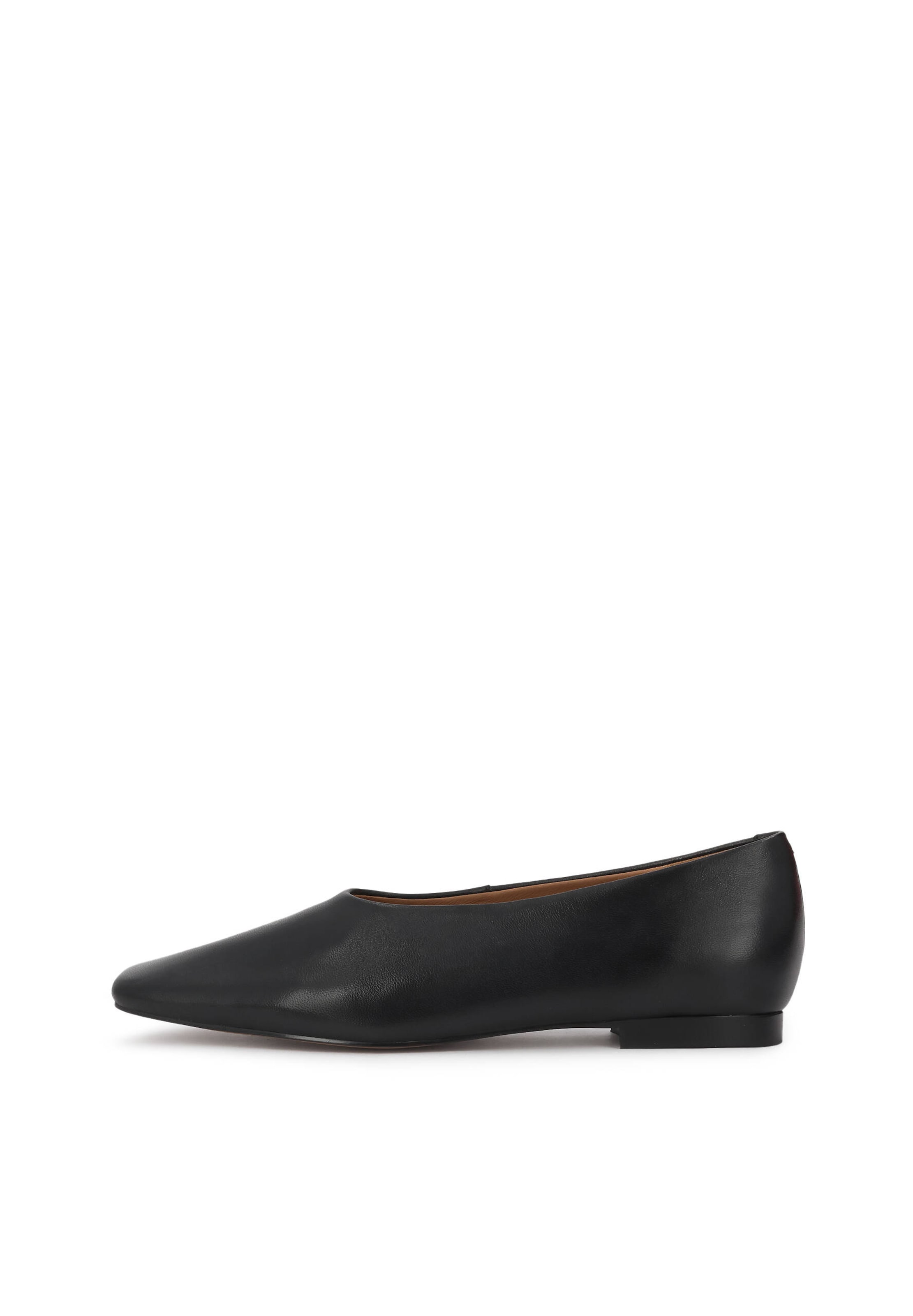 Kazar Pumps in Black: front