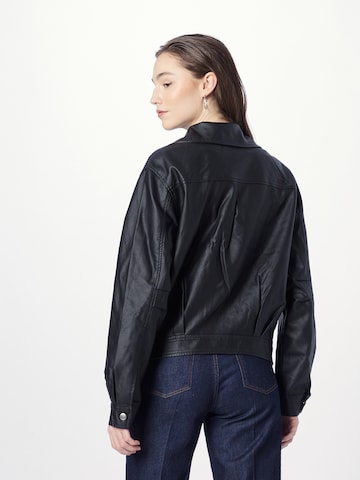 SISTERS POINT Between-season jacket 'DANA' in Black