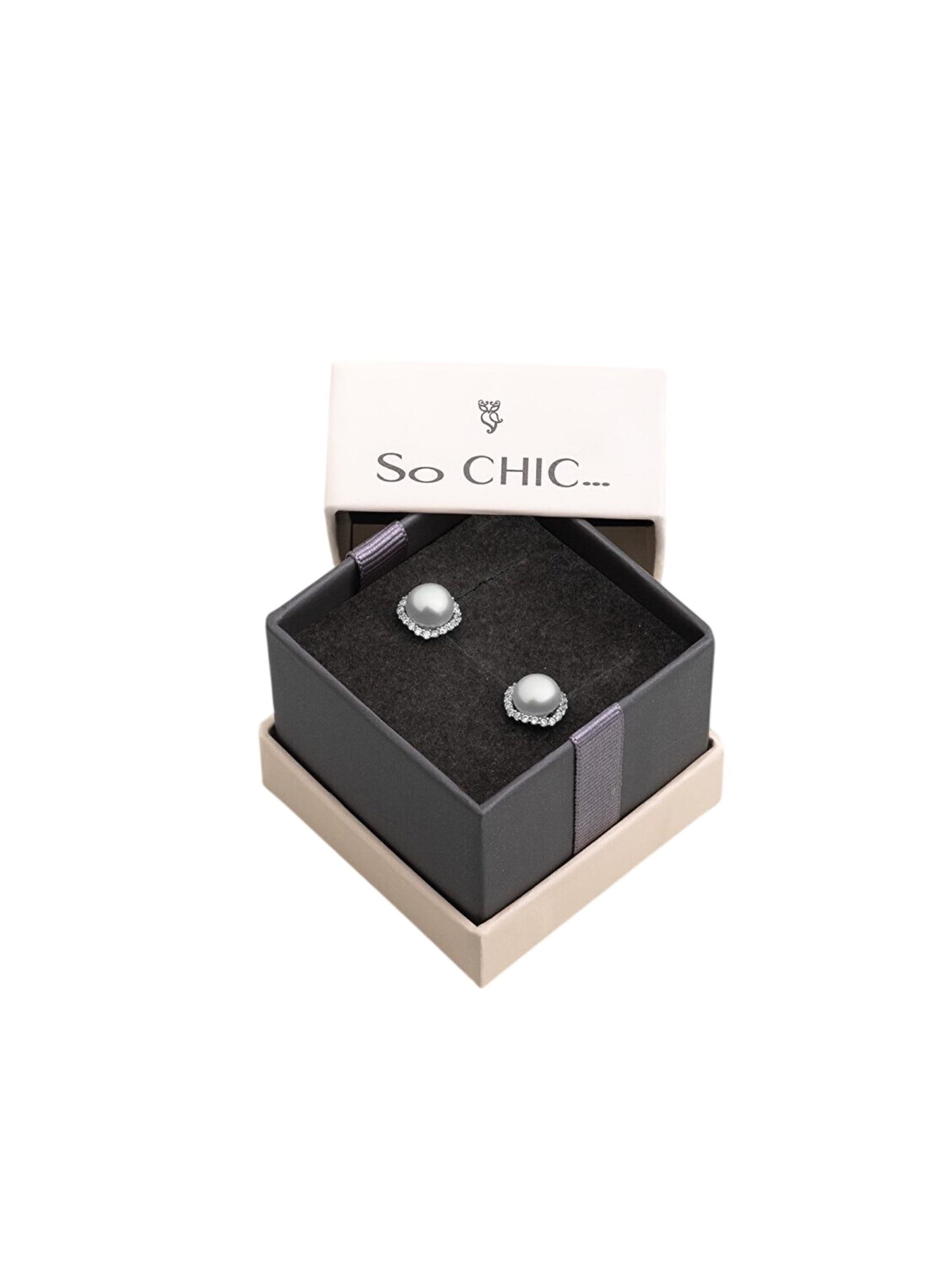 So Chic Earrings in White