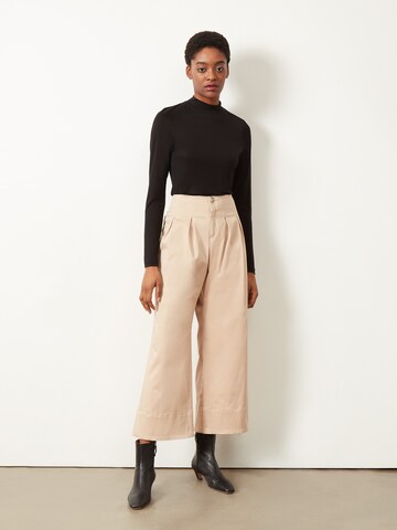 Aligne Boot cut Pleat-Front Pants 'Courtney' in Beige: front