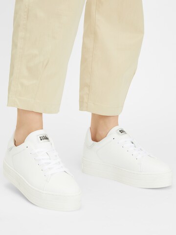 BULLBOXER Sneakers in White: front