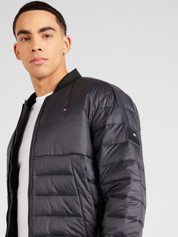 TOMMY HILFIGER - Casaco de inverno em preto