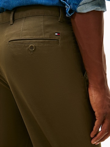 TOMMY HILFIGER Regular Chinobyxa 'DENTON ESSENTIAL' i grön