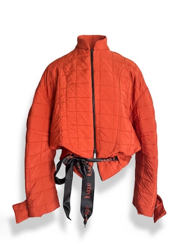 IUnique - Chaqueta de entretiempo 'Quilted Short Jacket with Belt' en rojo: frente