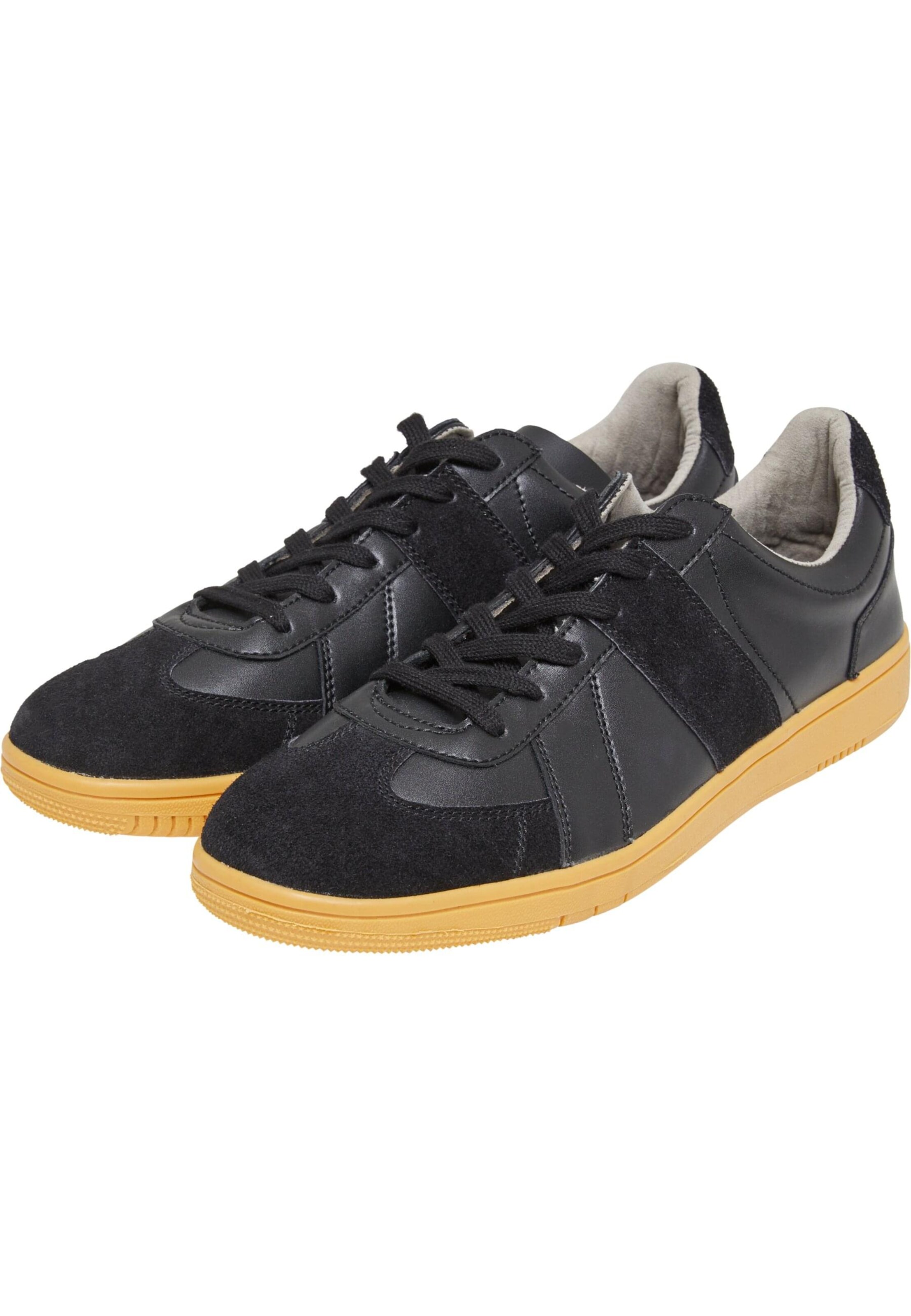 Brandit Sneakers in Black